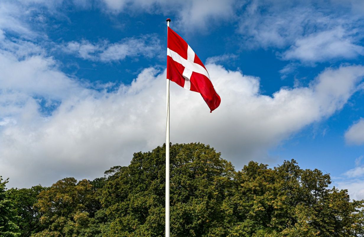 dannebrog-aspect-ratio-1232-802