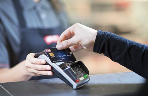 Contactless-payment-with-Dankort-2-aspect-ratio-1232-802