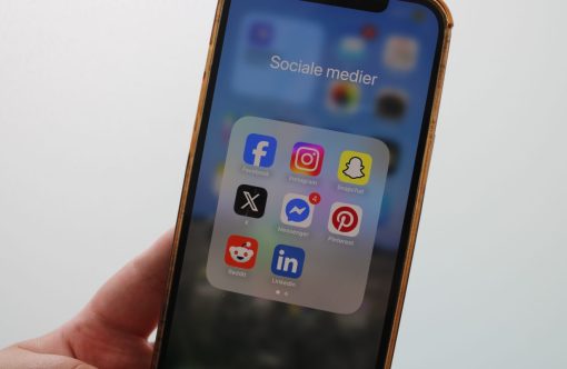 sociale medier Facebook Instagram