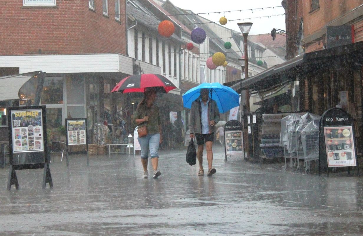 gaagaden-regnvejr-aspect-ratio-1232-802