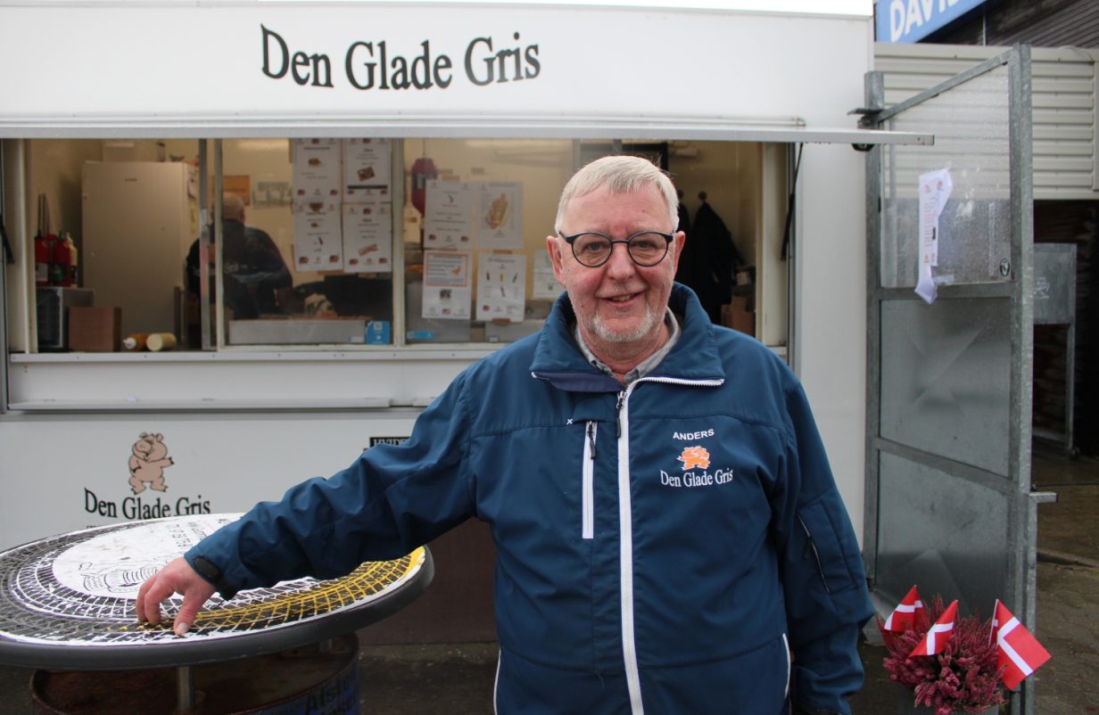 251102-den-glade-gris-anders-ladefoged-aspect-ratio-1232-802