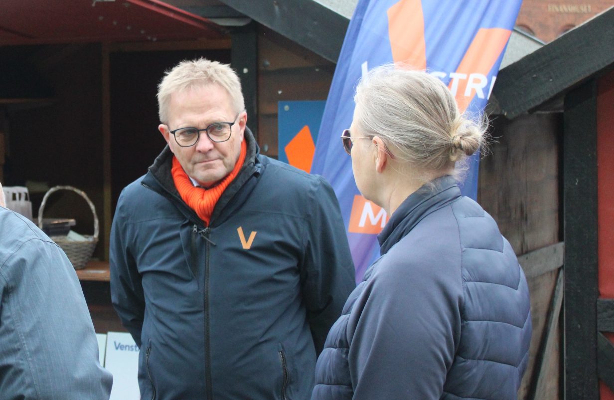 251108-politikere-i-gaagaden-2-hans-ejner-bertelsen-aspect-ratio-1232-802