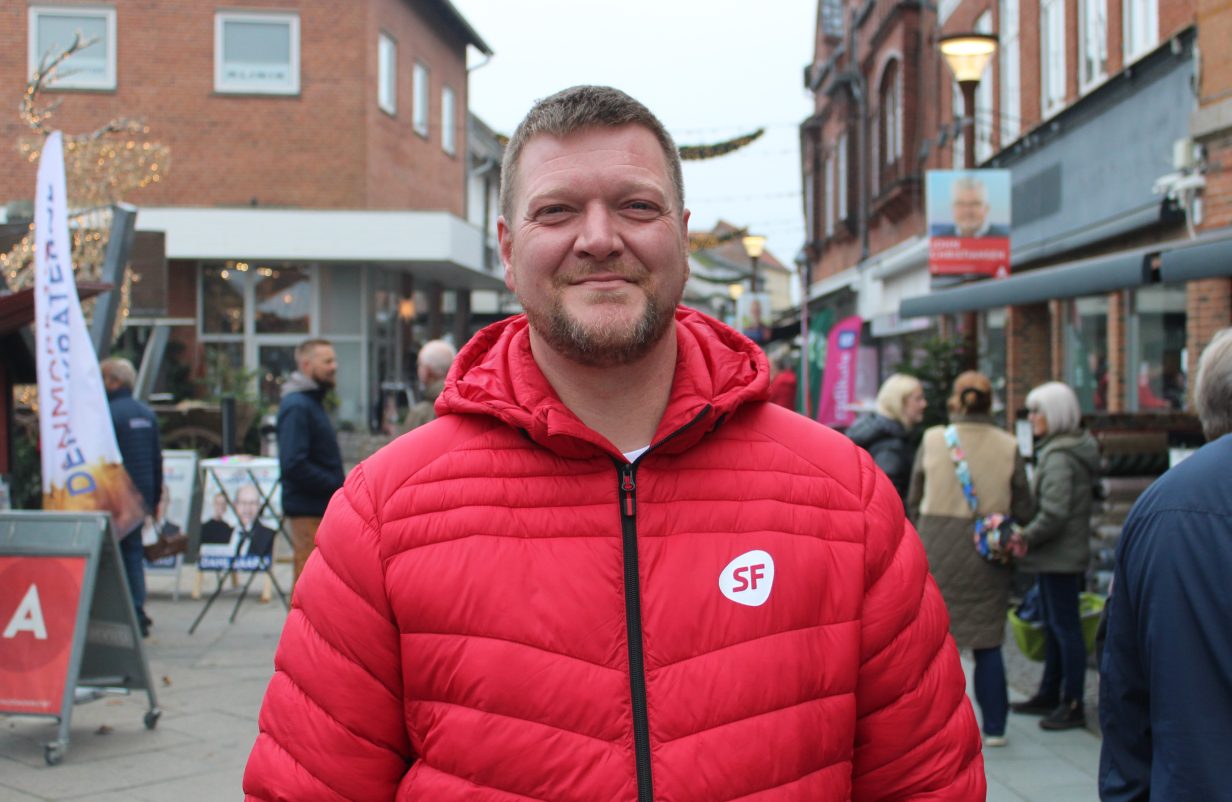 251108-politikere-i-gaagaden-5-lars-roentved-aspect-ratio-1232-802