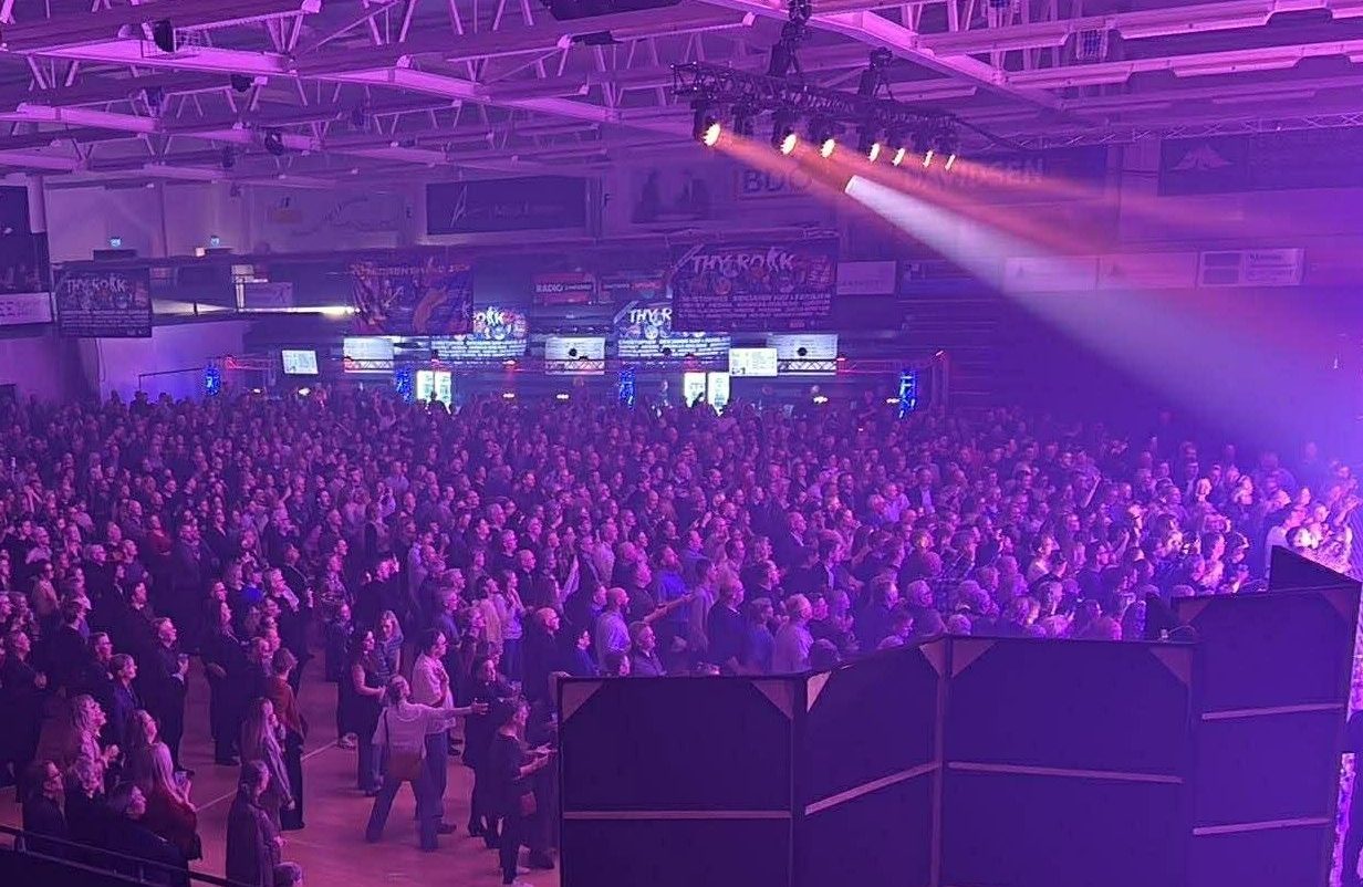 queen-machine-aspect-ratio-1232-802