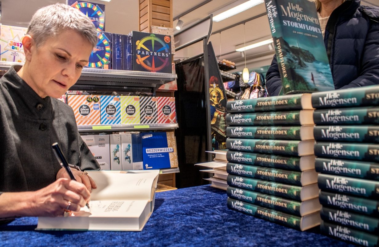 helle-mogensen-aspect-ratio-1232-802