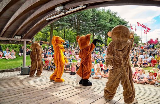 Jesperhus-Hugoshow-3-aspect-ratio-1232-802