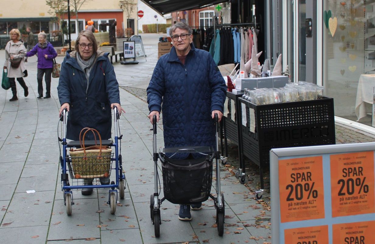 261030-shopping2-aspect-ratio-1232-802