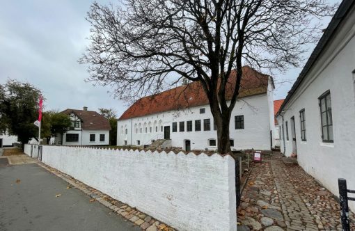 Dueholm-Kloster-aspect-ratio-1232-802