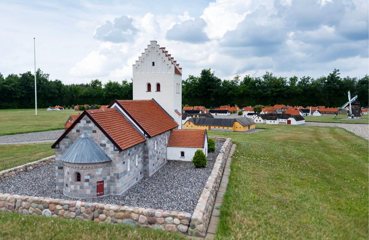 Design-uden-navn-2025-07-15T154118.558-aspect-ratio-1232-802