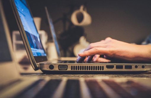 fibernet-foto-unsplash-john-aspect-ratio-1232-802