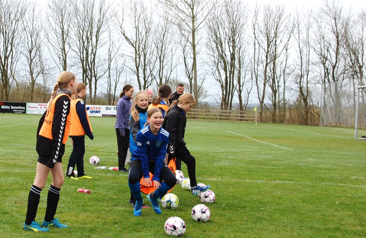 fodboldpiger-aspect-ratio-1232-802