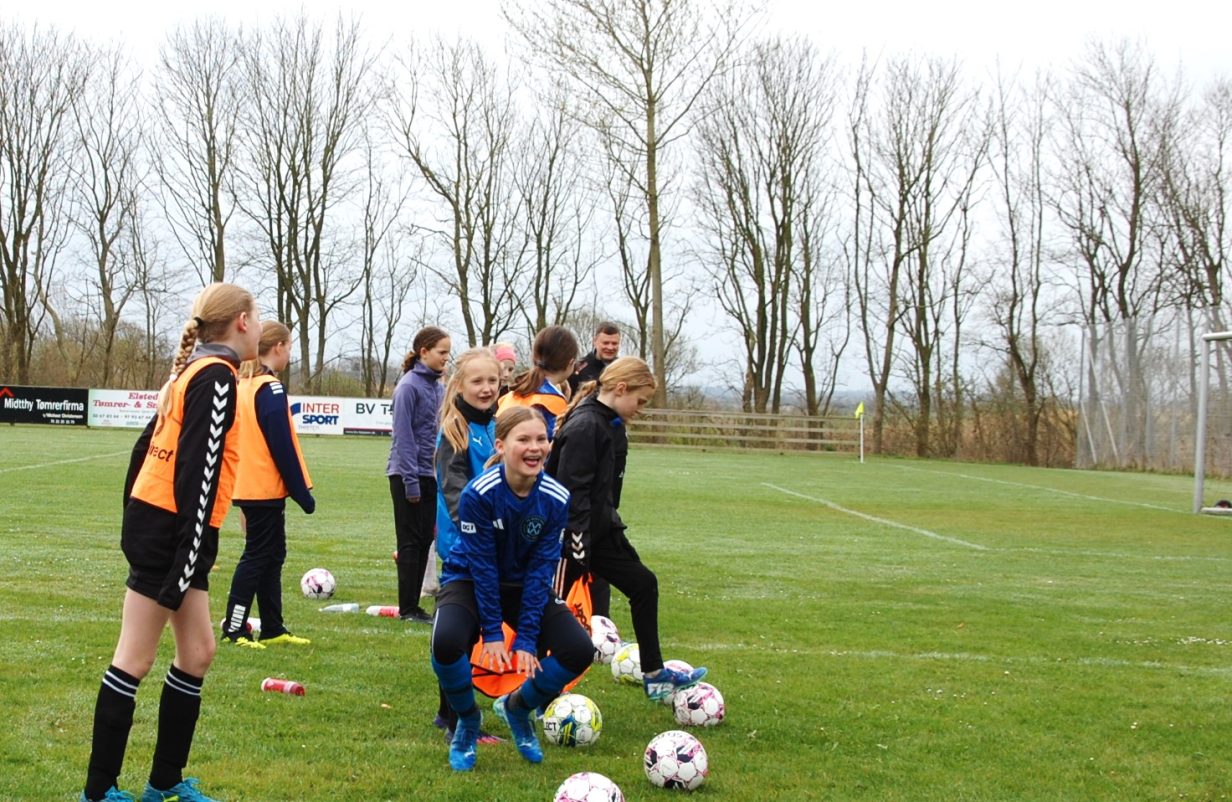 fodboldpiger-aspect-ratio-1232-802