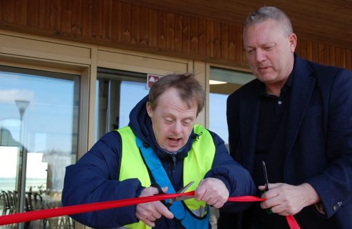 Søren Kobberø, t.v., ny beboer, Fjordlykke.