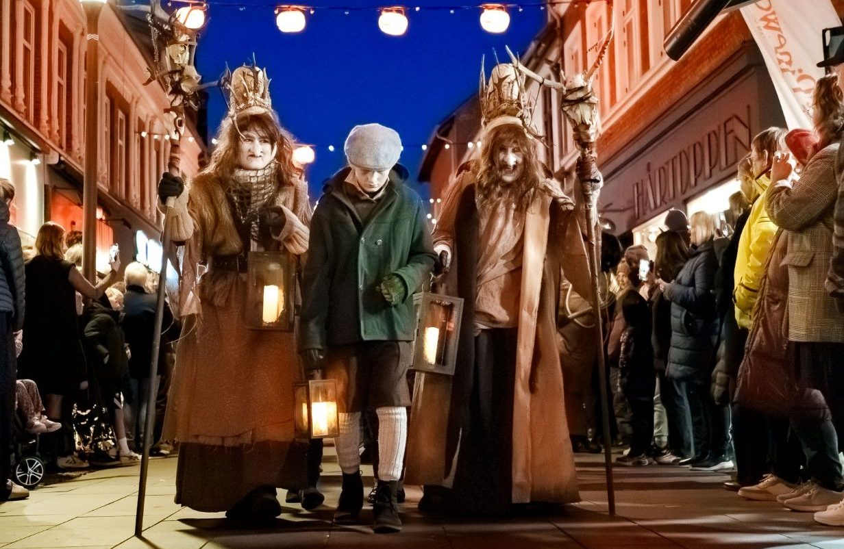 HalloweenParaden2025-2-aspect-ratio-1232-802